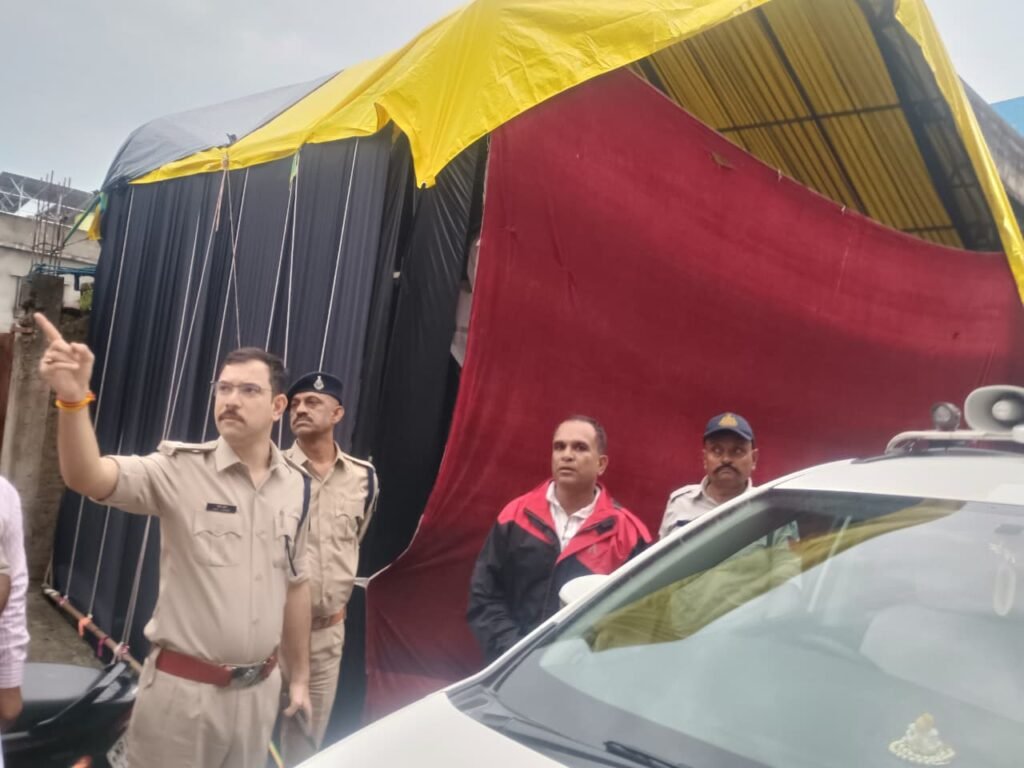 रतलाम: त्योहारों की सुरक्षा को लेकर रतलाम पुलिस की जमीनी तैयारी-एसपी अमित कुमार ने जावरा, ताल एवं आलोट का किया दौरा…गणेश पंडालों का निरीक्षण कर सुरक्षा एवं व्यवस्थाओं का लिया जायजा,आयोजकों से किया सीधा संवाद