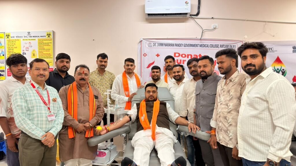 रतलाम: भारतीय जनता युवा मोर्चा द्वारा प्रधानमंत्री नरेंद्र मोदी के जन्मदिन पर रक्तदान शिविर का आयोजन हुआ