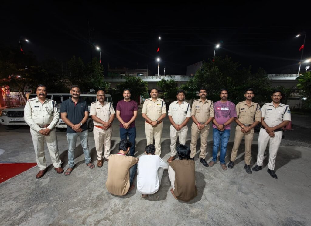 रतलाम: जावरा में MD ड्रग्स के साथ तीन युवक गिरफ्तार…6.70 लाख की MD ड्रग्स और 7 लाख की कार जब्त, एक आरोपी फरार