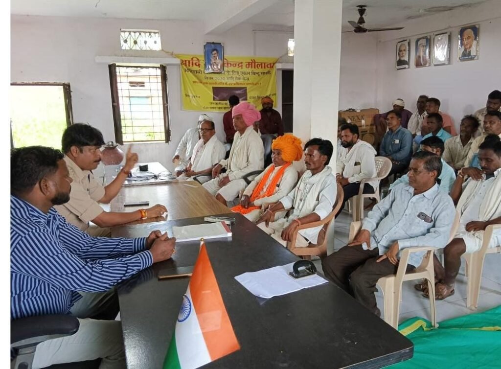 रतलाम: दिल्ली-मुंबई 8-लेन एक्सप्रेस-वे पर पत्थरबाजी रोकने रतलाम पुलिस की विशेष पहल.. जनसंवाद कर पत्थरबाजी, शराबखोरी एवं उपद्रवी गतिविधियों की सूचना देने की अपील