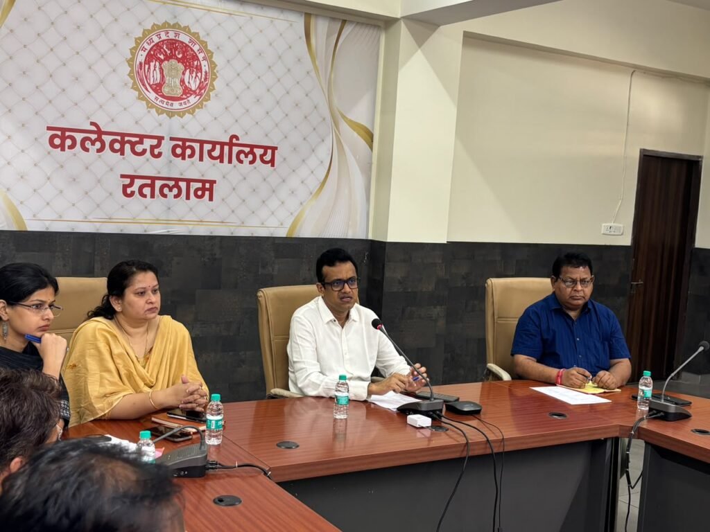 रतलाम: कलेक्टर के निर्देश -जिला अस्पताल निर्माण कार्य की हाउसिंग बोर्ड गहन निगरानी करे,किराए के भवनों में संचालित आंगनवाड़ियों की सूची उपलब्ध कराने को कहा