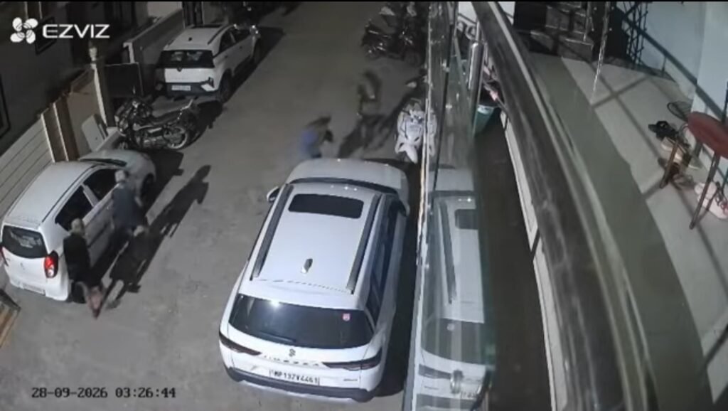 रतलाम: पुलिस सायरन सुनकर भागे चोर, गश्त टीम के निकलते ही लौटे और तोड़ दिया सूने मकान का ताला… राजबाग में सूने मकान को बनाया निशाना