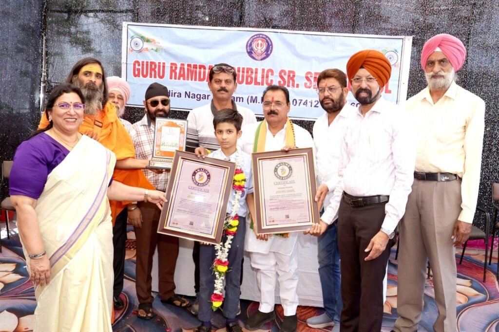 चावल के दानों पर राष्ट्रगीत एवं राष्ट्रगान लिखकर 11 वर्षीय जिष्णु दवे ने रचा नया कीर्तिमान…मात्र 86 चावल के दानों पर संपूर्ण ‘वन्दे मातरम्’ तथा 25 दानों पर ‘जन गण मन’ लिखकर प्रदर्शित की अद्भुत सूक्ष्म लेखन प्रतिभा