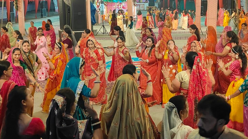 रतलाम: शहर में 122 स्थानों पर घटस्थापना..मां कालिका के दरबार में तड़के 4 बजे से उमड़े श्रद्धालु,नवरात्रि को लेकर शहर में उत्साह..नौ दिनों तक रहेगी भक्ति और गरबा की धूम