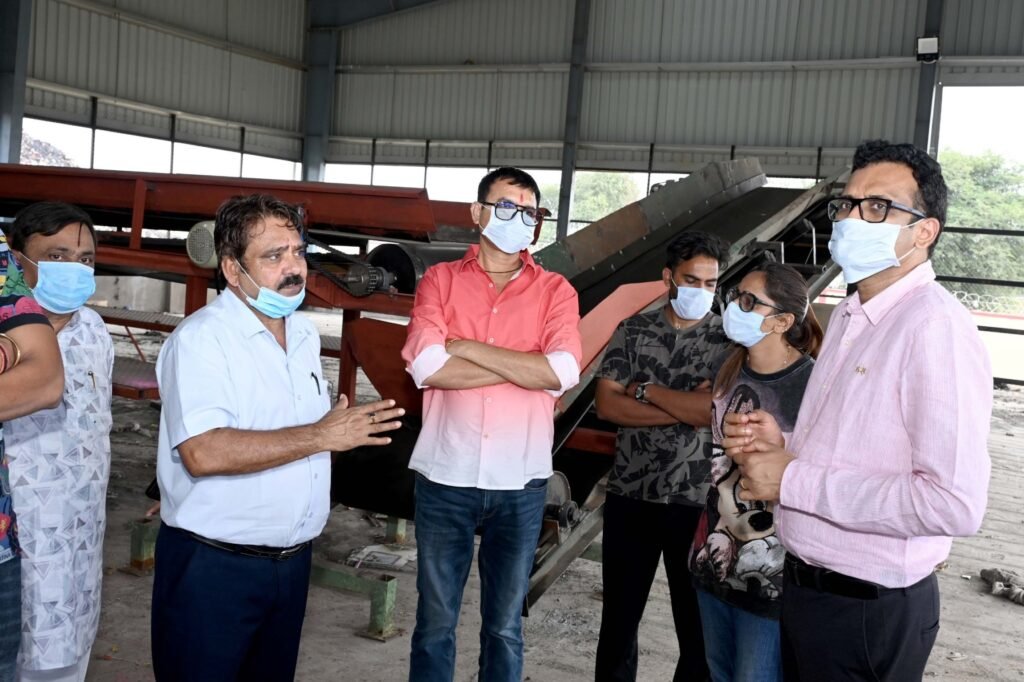 रतलाम: कलेक्टर एवं महापौर ने ग्राम जुलवानिया में ट्रेंचिंग ग्राउंड और श्वान नसबंदी केंद्र का किया निरीक्षण…दो वर्षों में 90 प्रतिशत तक समाप्त किया विगत 30 वर्षों से एकत्रित कचरा