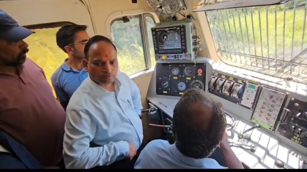 रतलाम रेल मंडल में “कवच 4.0” से बढ़ी ट्रेन सुरक्षा…96 में से 68 लोको में लगा अत्याधुनिक सुरक्षा सिस्टम, 7 पैसेंजर लोको भी शामिल