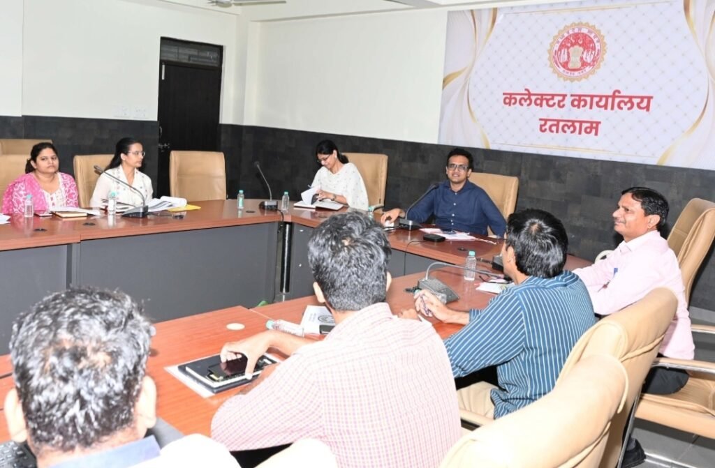 अल्पवर्षा: रतलाम में सिंचाई से लेकर पेयजल तक प्रशासन अलर्ट…20 तालाबों से पलेवा के साथ एक पानी, 23 बैराज से पलेवा के साथ तीन पानी मिलेगा; 50 प्रतिशत से कम जलभराव वाले तालाबों से सिंचाई पर रोक, पंचायतवार पेयजल व्यवस्था की होगी समीक्षा