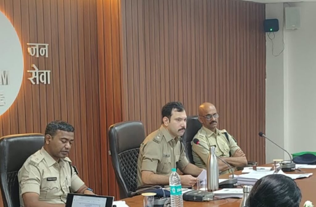 रतलाम: अपराध बढ़े तो कारण तलाशें, सुधार की ठोस कार्ययोजना बनाएं, एसपी अमित कुमार द्वारा अपराध समीक्षा बैठक में थाना प्रभारियों को निर्देश… चोरी, मादक पदार्थ, वारंटी और आदतन अपराधियों पर कार्रवाई तेज करने को कहा
