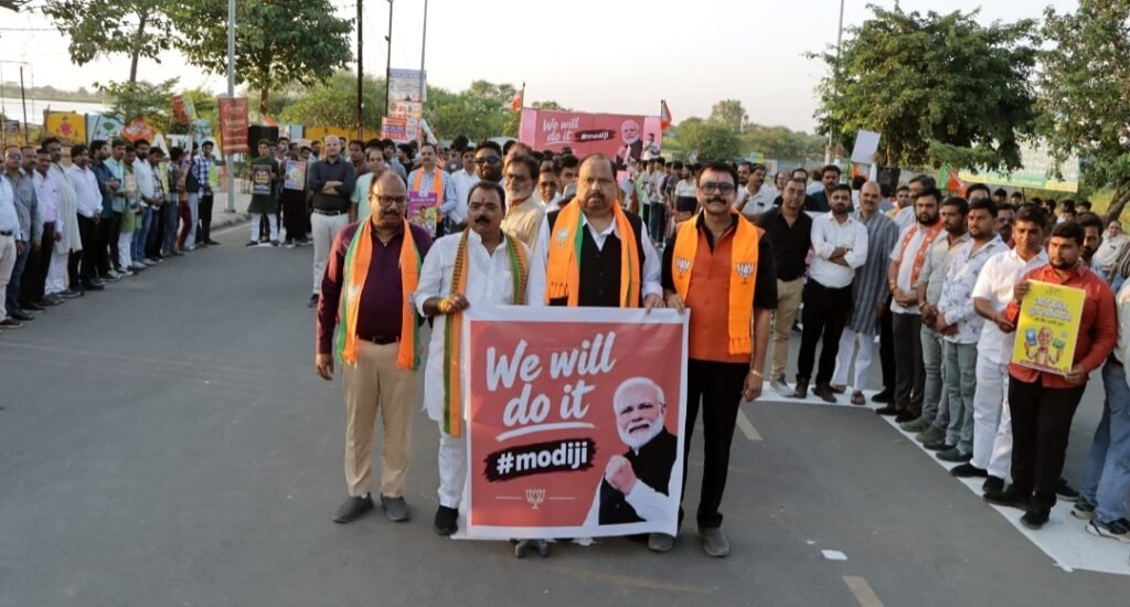 कैबिनेट मंत्री चेतन्य काश्यप की उपस्थिति में भाजपा कार्यकर्ताओं ने बनाई “वी विल डू इट” की भव्य आकृति