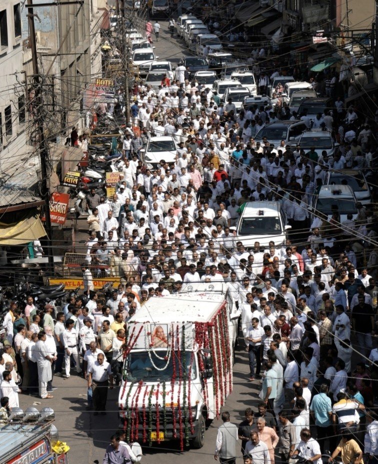 रतलाम: कैबिनेट मंत्री चेतन्य काश्यप की माताजी श्रीमती तेजकुंवर बाई काश्यप की पार्थिव देह पंचतत्व में विलीन,नगर निगम के मोक्ष रथ से निकली अंतिम यात्रा रतलाम: कैबिनेट मंत्री चेतन्य काश्यप की माताजी श्रीमती तेजकुंवर बाई काश्यप की पार्थिव देह पंचतत्व में विलीन,नगर निगम के मोक्ष रथ से निकली अंतिम यात्रा