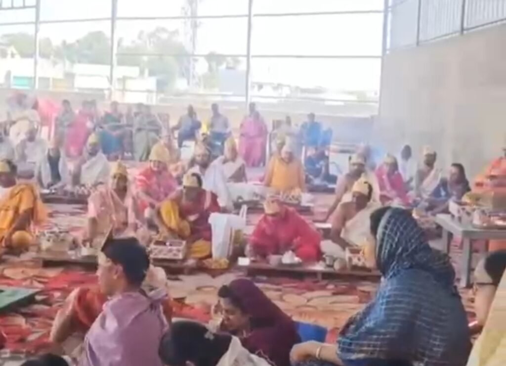 रतलाम: श्री मणिभद्र वीर का महापूजन, हवन और 56 भोग अनुष्ठान संपन्न,देश की समृद्धि, जनस्वास्थ्य, शांति और सुरक्षा की मंगलकामना के साथ श्रद्धालुओं ने लिया धर्मलाभ