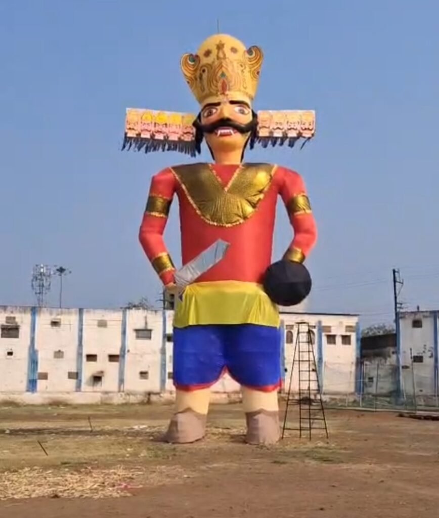रतलाम: नेहरू स्टेडियम में 51 फीट और बरबड़ में 31 फीट ऊंचे रावण का होगा दहन, शाम 7 बजे से बैंड की सुमधुर धुन, रात 8 बजे आकर्षक आतिशबाजी के बाद होगा रावण दहन