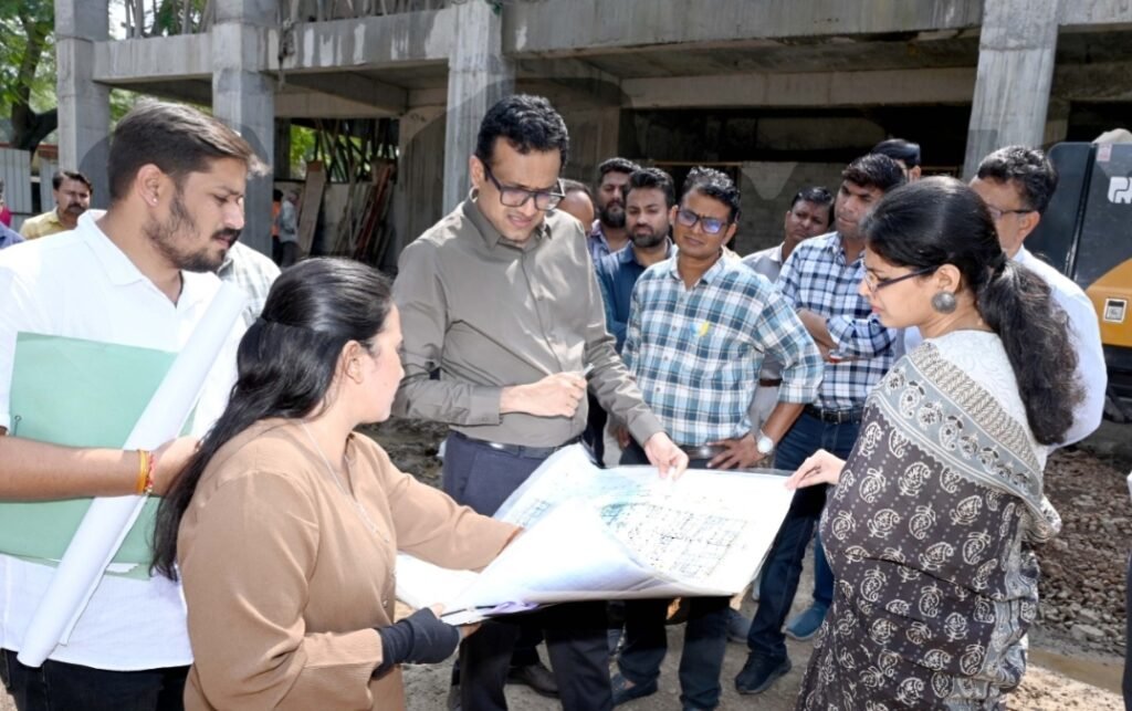 रतलाम: कलेक्टर द्वारा सिविल हॉस्पिटल निर्माण कार्य का निरीक्षण..रैंप की डिजाइन में तकनीकी खामी पर जताई नाराजगी, सुधार के निर्देश… प्रस्तावित स्वास्थ्य सुविधाओं एवं व्यवस्थाओं का किया निरीक्षण