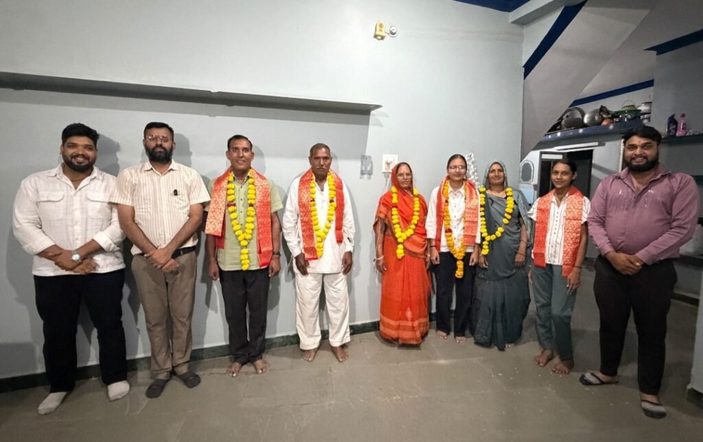 रतलाम: गांव रणायरा की रुचिका भट्ट ने पूरा किया दादाजी का सपना, अब बनेंगी डॉक्टर,NEET-2026 की चुनौतियों के बावजूद नहीं मानी हार, अभ्यास करियर इंस्टीट्यूट के मार्गदर्शन में हासिल की सफलता; RKDF मेडिकल कॉलेज भोपाल में मिला MBBS में प्रवेश